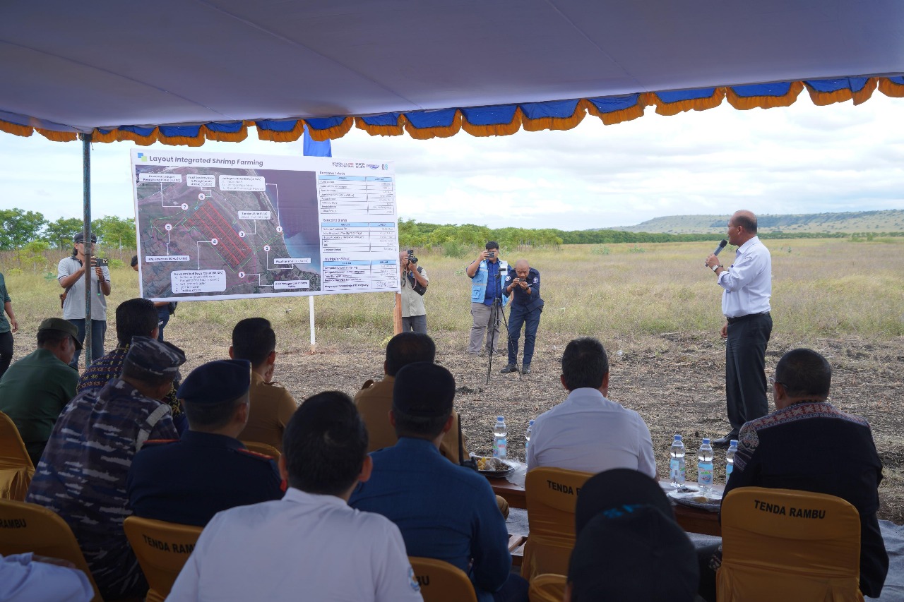 Minister Trenggono Visits Proposed Site of Indonesia’s Largest Shrimp Farm in Waingapu